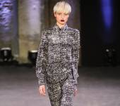 Quale make-up valorizza i capelli corti?