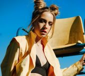 Gli space bun: la coppia di chignon dell'estate 2017