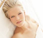 Passare da bionda a mora: come fare?