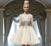 Lo chignon bun austero