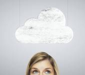 Come ridare forma ai capelli dopo un acquazzone?